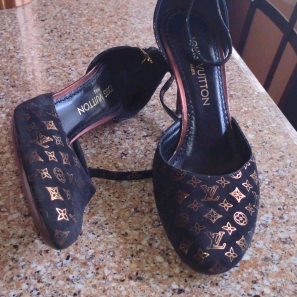 Authentic LV pumps.